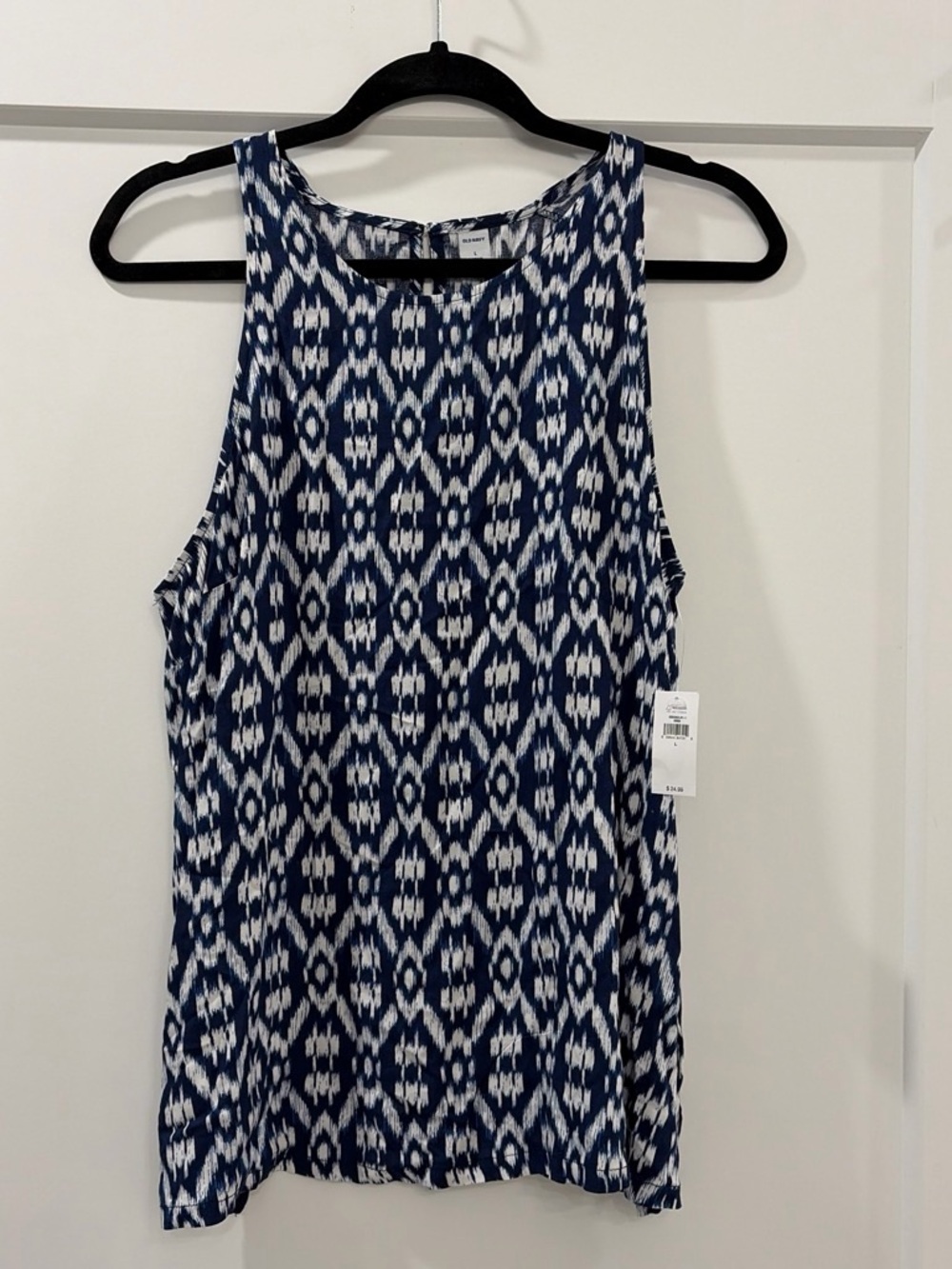 Old Navy Women’s Navy and White Patterned Sleeveless Top